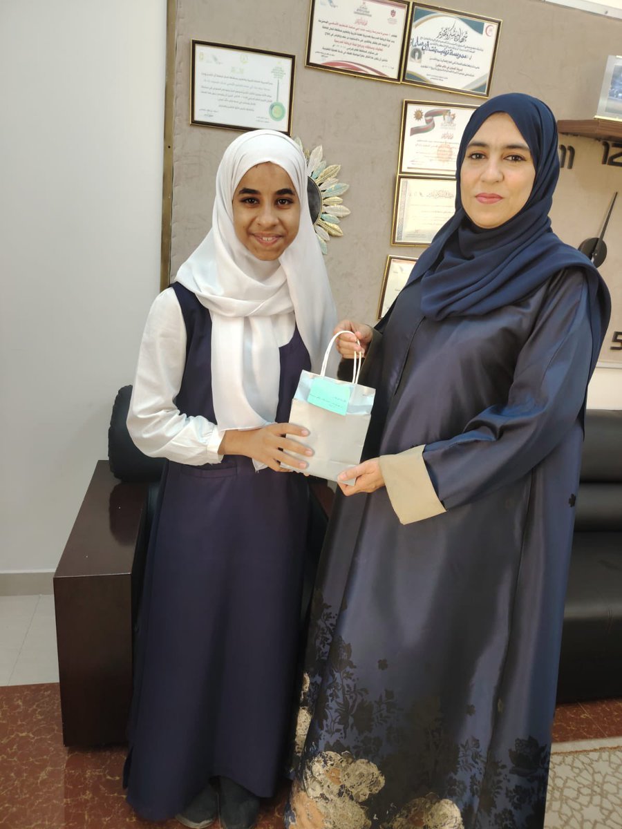 زينب بنت أبي سلمة (٧-١٠)للتعليم الأساسي (@sch_zainab) on Twitter photo ضمن مبادرة قراءة في ( سيرة المختار ) المنفذة لطالبات الصف السابع للفترة من شهر فبراير إلى شهر مايو للاستاذه / رحمة الدائرية
كرمت مديرة المدرسة الطالبات المشاركات في المبادرة .
#فعاليات_تعليمية_شمال_الباطنة
#تعلم_مستدام
#مدارسنا_مستقبل_واعد
<a href="/AL_Ashraaaf/">إشراف الإدارة المدرسية بتعليمية شمال الباطنة</a> ضمن مبادرة قراءة في ( سيرة المختار ) المنفذة لطالبات الصف السابع للفترة من شهر فبراير إلى شهر مايو للاستاذه / رحمة الدائرية
كرمت مديرة المدرسة الطالبات المشاركات في المبادرة .
#فعاليات_تعليمية_شمال_الباطنة
#تعلم_مستدام
#مدارسنا_مستقبل_واعد
<a href="/AL_Ashraaaf/">إشراف الإدارة المدرسية بتعليمية شمال الباطنة</a>
