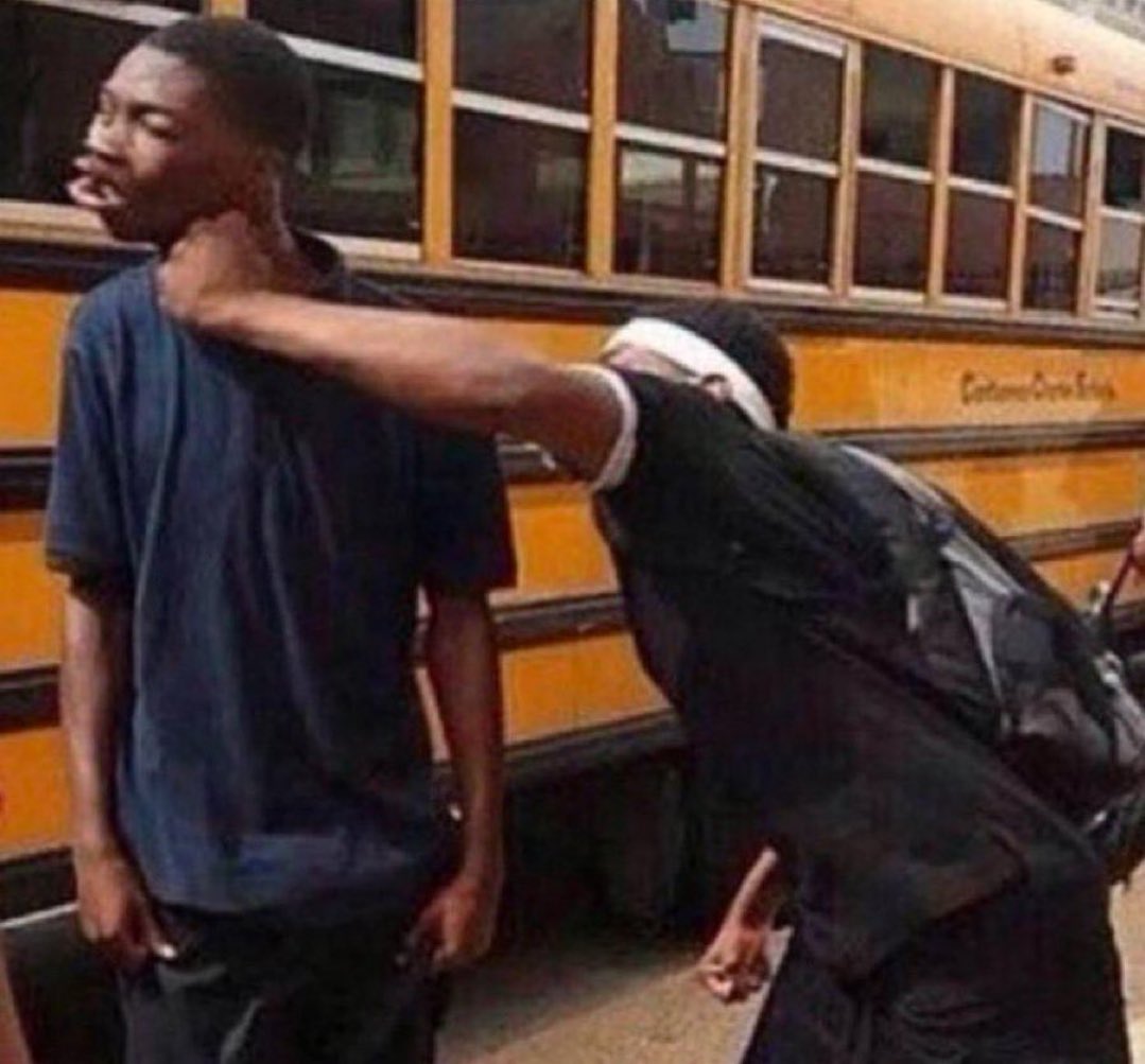 Tunnykvng's tweet image. “Don’t support a London rival, support Man Uni…”