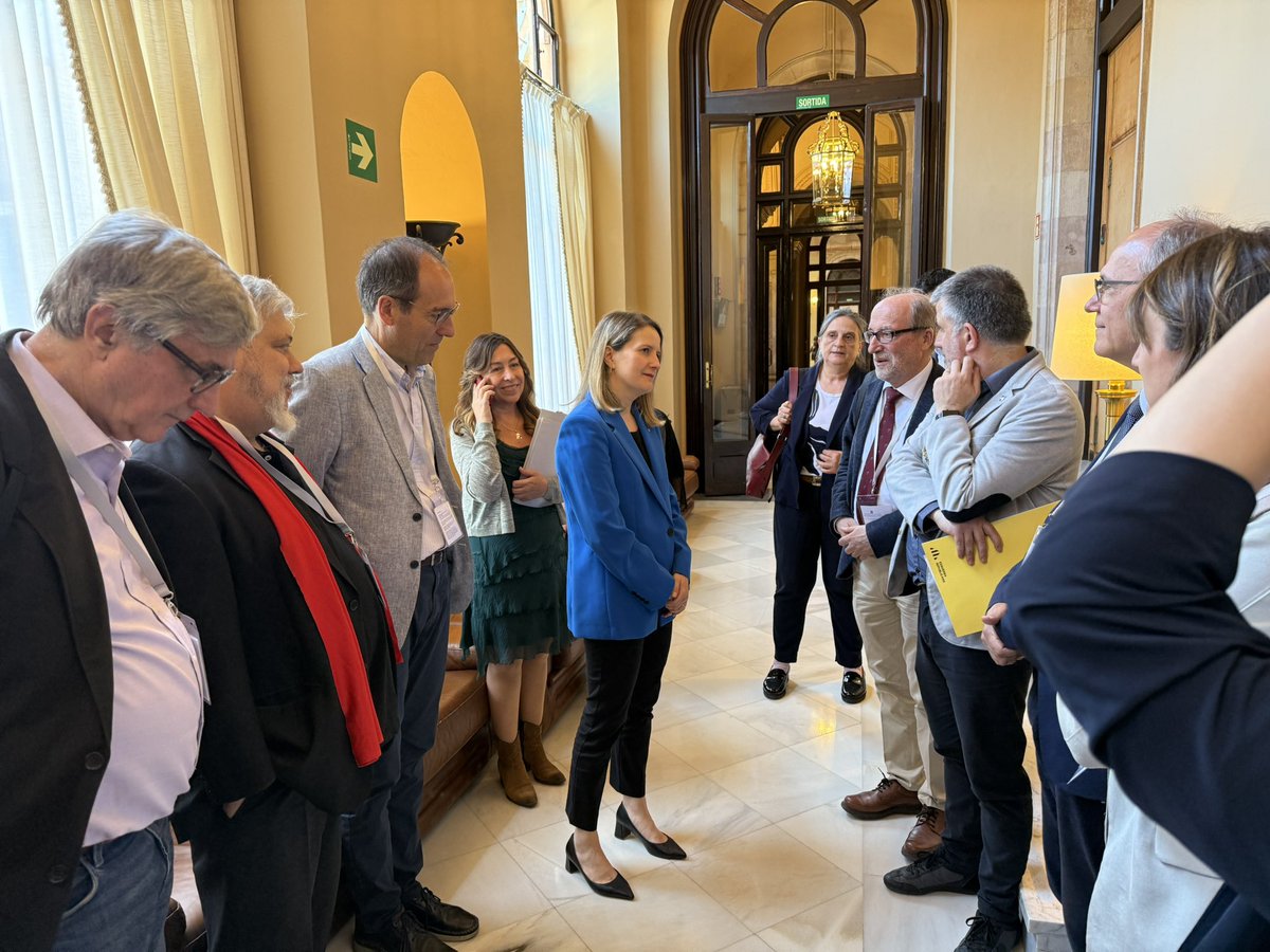 monicambravo's tweet photo. Celebrem l’inici del tràmit parlamentari de la proposició de llei de mesures transitòries i urgents per a fer front al sensellarisme i erradicar-lo. 

Després de la votació m’he trobat amb entitats impulsores. Seguim fent passes endavant per acabar amb el sensellarisme. https://t.co/8Bpa955rT9