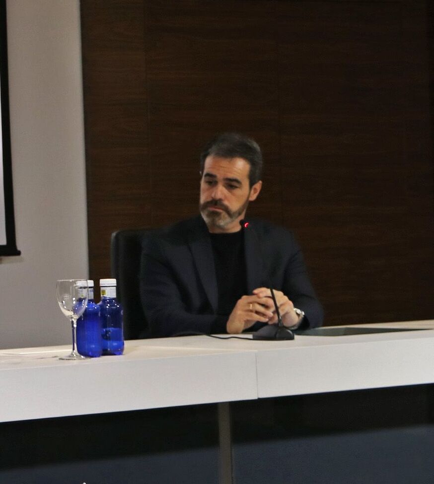 Esta tarde compartimos un espacio profundamente necesario: una formación dedicada a la prevención, detección y acompañamiento en las conductas autolíticas y suicidas, especialmente dirigida a familias.

Gracias a quienes hacéis posible este encuentro.