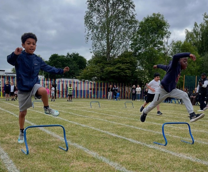 VantageAcademi1's tweet image. Our schools pupils &amp;amp; staff have been making the most of the weather this term with #sportsdays whilst you can! Great fun had by all #GreatSchools #GreatCommunities #GreatPeople