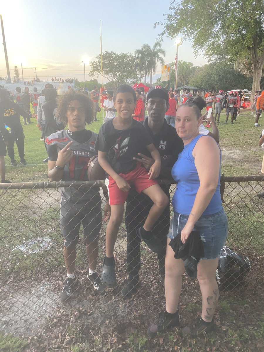 bryanbynes1's tweet image. i had 8 catches, 2 td’s and 200 yards against plant and dillard for our spring game @JerryRecruiting @Coach_Mont70 @Coach_Davis3 @CoachQ954 @PrepRedzoneFL @JackSwain100 @MHS_Knights_FB