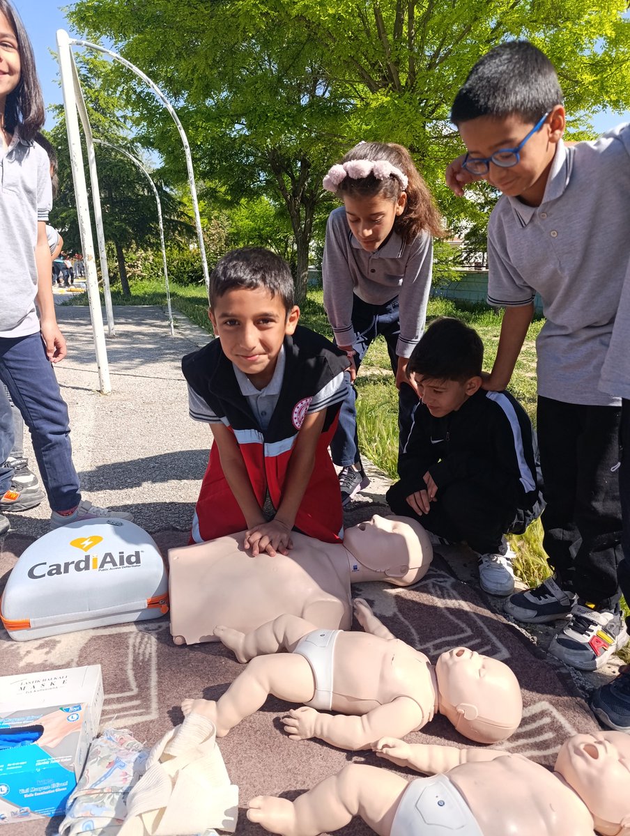 Sayın Vali Beyin katılımıyla 'Sağlıklı çocuk sağlıklı gelecek' projesi kapsamında. Bizde ilkyardım olarak yerimizi aldık.
<a href="/memkaraman/">Karaman İl Millî Eğitim Müdürlüğü</a> <a href="/meb_dhgm/">Destek Hizmetleri Genel Müdürlüğü</a> <a href="/Yusuf__Tekin/">Yusuf Tekin</a>  <a href="/cemalunal_/">C.ÜNAL</a> <a href="/ozkan_meb/">Özkan AVCI</a>