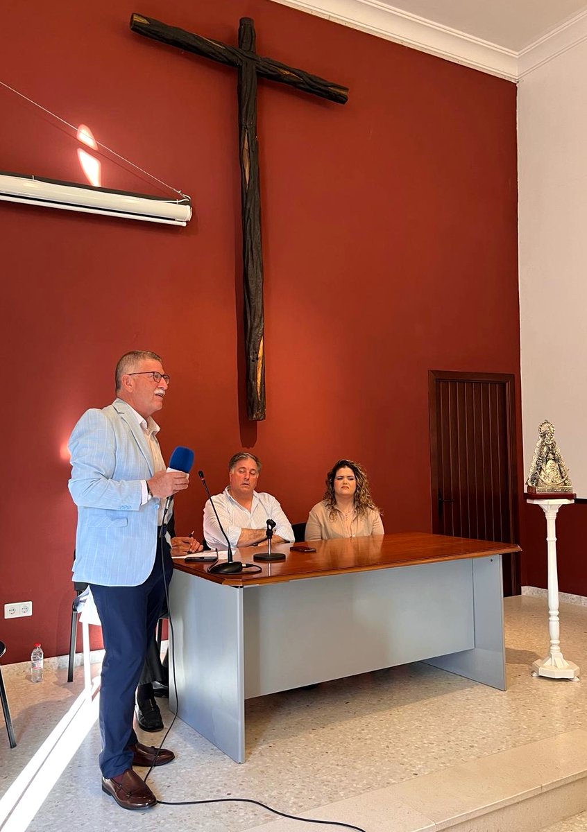 DrPerezBernal's tweet photo. "#Trasplantes: el gran milagro de la #Generosidad". Emotiva mesa redonda en la @HDADROCIOPILAS con 12 testimonios de #DonantesDeÓrganos, #Sangre y personas con #Trasplante de #corazón #riñón #hígado y #pulmón. @hdadmatrizrocio @fororocio @ONT_esp @A_Trasplantes #Pilas #APRENT https://t.co/LTRbLQmmnS