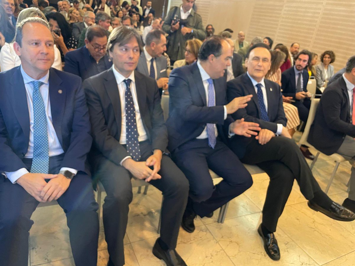José Carlos Gómez Villamandos (@govillamandos) on Twitter photo Hemos empezado el día hablando del impacto de las #microcredenciales en las empresas y en la universidad junto a los Rectores de la <a href="/pablodeolavide/">Pablo de Olavide</a> y <a href="/UNIAuniversidad/">Universidad Intern. de Andalucía</a> la Vicerrectora de <a href="/unisevilla/">Universidad de Sevilla</a> Carmen Vargas y representantes del empresariales
Gracias al <a href="/diariosevilla/">Diario de Sevilla</a> Hemos empezado el día hablando del impacto de las #microcredenciales en las empresas y en la universidad junto a los Rectores de la <a href="/pablodeolavide/">Pablo de Olavide</a> y <a href="/UNIAuniversidad/">Universidad Intern. de Andalucía</a> la Vicerrectora de <a href="/unisevilla/">Universidad de Sevilla</a> Carmen Vargas y representantes del empresariales
Gracias al <a href="/diariosevilla/">Diario de Sevilla</a>