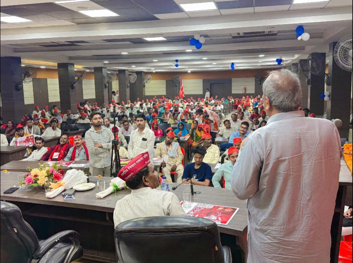 drsanjayknishad's tweet photo. आज मंडल आजमगढ़ के "नेहरु हॉल आजमगढ़” में आयोजित मंडलीय "शैक्षिक युवा प्रबुद्धजनों का संगठनात्मक प्रशिक्षण वर्ग" और मझवार, तुरैहा, तरमाली, शिल्पकार के संवैधानिक संवाद कार्यक्रम में सभी विशिष्टजनों मछुआ समुदाय की अनुसूचित जाति में जनगणना और आरक्षण की आवाज को लेकर जनसभा । https://t.co/B78keeGzeJ
