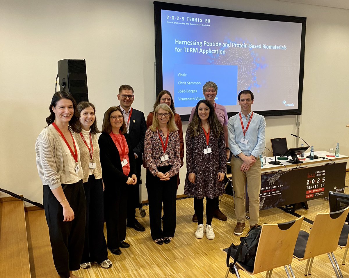 João Borges (@joao_f_borges) on Twitter photo 👉Wrapping up our fantastic <a href="/RoySocChem/">Royal Society of Chemistry</a>
#Biomaterials #Chemistry #Group symposium <a href="/EuTermis/">TERMIS-EU</a> 2025 in Freiburg 🇩🇪
Happy faces by 😃
<a href="/JelenaRnjak/">Jelena Rnjak-Kovačina</a>🇦🇺, Vânia Castro🇵🇹, <a href="/mhatricell/">Molecular Biomaterials Group</a>🇵🇹, <a href="/JacekWychowani1/">Jacek Wychowaniec</a>🇨🇭, Aline Miller🇬🇧, Mira Ritter🇩🇪 , Joana Silva🇵🇹, <a href="/Chris_Sammosas/">Chris Sammon</a> 🇬🇧
🙏🏻 everyone! 👉Wrapping up our fantastic <a href="/RoySocChem/">Royal Society of Chemistry</a>
#Biomaterials #Chemistry #Group symposium <a href="/EuTermis/">TERMIS-EU</a> 2025 in Freiburg 🇩🇪
Happy faces by 😃
<a href="/JelenaRnjak/">Jelena Rnjak-Kovačina</a>🇦🇺, Vânia Castro🇵🇹, <a href="/mhatricell/">Molecular Biomaterials Group</a>🇵🇹, <a href="/JacekWychowani1/">Jacek Wychowaniec</a>🇨🇭, Aline Miller🇬🇧, Mira Ritter🇩🇪 , Joana Silva🇵🇹, <a href="/Chris_Sammosas/">Chris Sammon</a> 🇬🇧
🙏🏻 everyone!