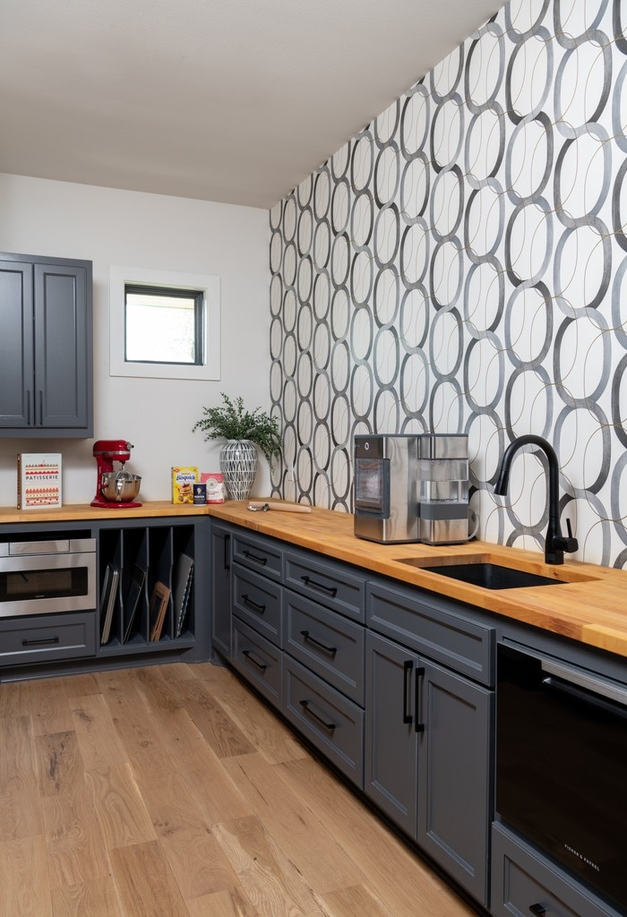 Interior Design Project #11
#17projects17years

🖼️ Colleyville Custom, Styled to the Core

This new build is the perfect blend of transitional, mid-century, and minimalist design—customized to reflect the rhythm of everyday life. 

l8r.it/o6nK