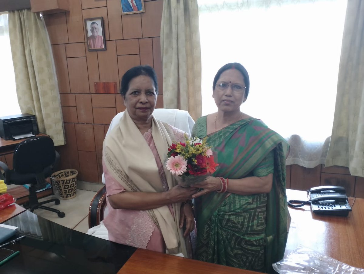 Dr. Asha Mishra, Principal, Hindi Vidyapith B. Ed. College, Deoghar, Jharkhand met with the Newly Appointed Honourable Vice-Chancellor Madam, SKM University, Dumka, Jharkhand on 21.05.2025.