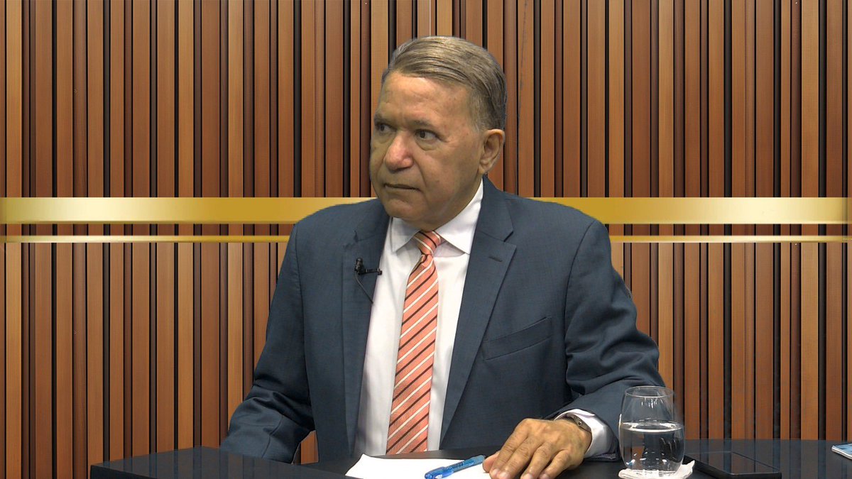 GregoryCaimares's tweet photo. Esta noche a las 8:00, recibo en #LaHoraConGregory, al economista y político Haivanjoe Ng Cortiñas.
Valora el comportamiento de la economía.
Habla sobre fortaleza política de FP y perspectiva hacia 2028.
8:00 P.M.
Canales 52 Claro y 22 Altice
#TELEIMPACTO
8:00 P.M. https://t.co/B5Rxa3j20v