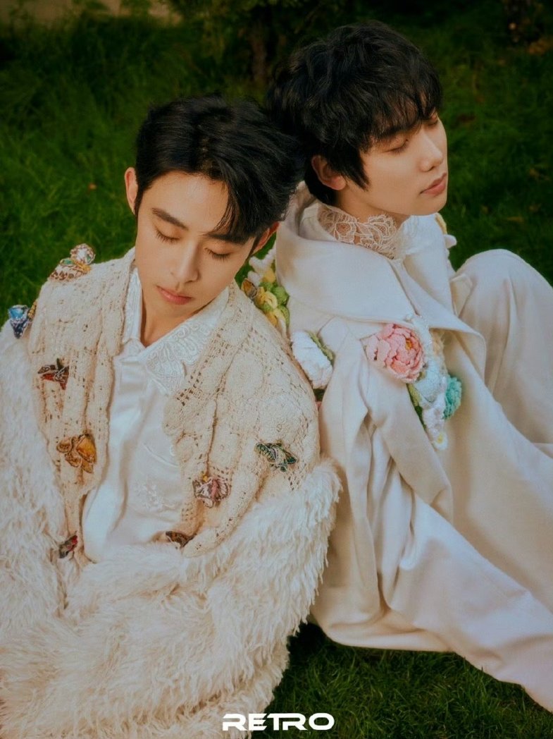 macherevenus's tweet photo. Retro magazine X Liu Yihe & Hu Yichen (1)
#荔枝树下热烈岛
#secretshappenedonthelitchiisland
#LiuYihe
#HuYichen https://t.co/gC7ygfyjsw