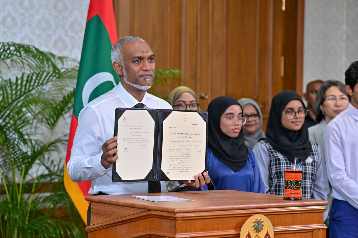 ShaihanZareer's tweet image. Trump from USA   VS   Trump from Temu. 😏