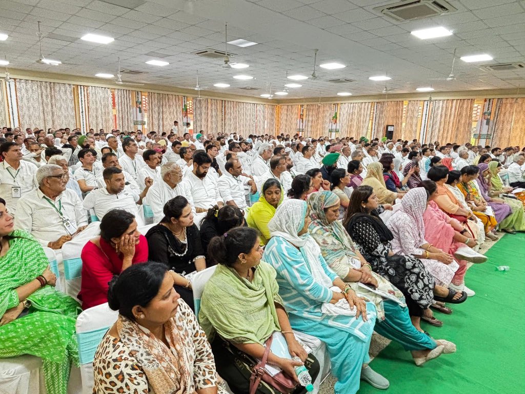 आज चंडीगढ़ जाट भवन में आयोजित राष्ट्रीय/राज्य कार्यकारिणी बैठक में भाग लेकर संगठन की दिशा, कार्ययोजना और जनहित से जुड़े मुद्दों पर विचार विमर्श किया…

बैठक में सर्वसम्मति से निर्णय लिया गया कि 25 मई को प्रदेशभर के कार्यकर्ता पंजाब-हरियाणा बॉर्डर पर शांतिपूर्ण एवं सशक्त तरीके से