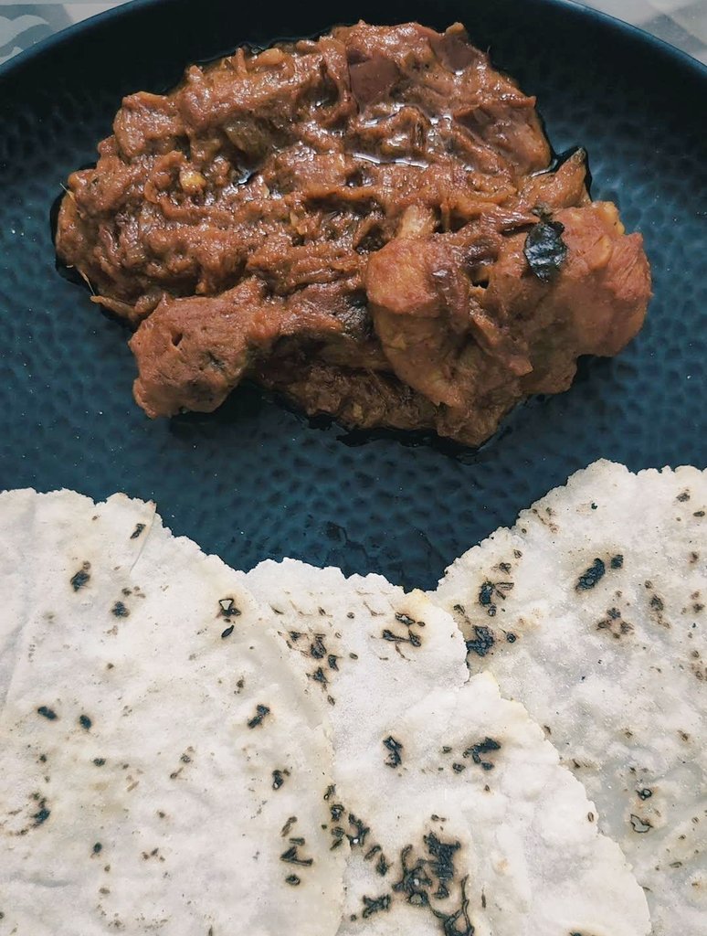 muthu_tara's tweet photo. Might have low BP, but that did not stop me from making Akki ubbu roti and Chicken curry π
#taracooks https://t.co/0HgnJiwHIw