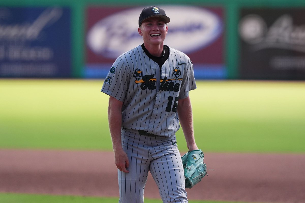 D1Baseball (@d1baseball) on Twitter photo "When he’s out there, the guys believe. He’s electric. There’s a reason pro teams are going to want to get their hands on him pretty soon.”
Michael Lombardi struck out 11 over seven innings of two-hit, one-run ball as <a href="/GreenWaveBSB/">Tulane Baseball</a> beat FAU at the <a href="/American_Conf/">The American</a> tournament. "When he’s out there, the guys believe. He’s electric. There’s a reason pro teams are going to want to get their hands on him pretty soon.”
Michael Lombardi struck out 11 over seven innings of two-hit, one-run ball as <a href="/GreenWaveBSB/">Tulane Baseball</a> beat FAU at the <a href="/American_Conf/">The American</a> tournament.