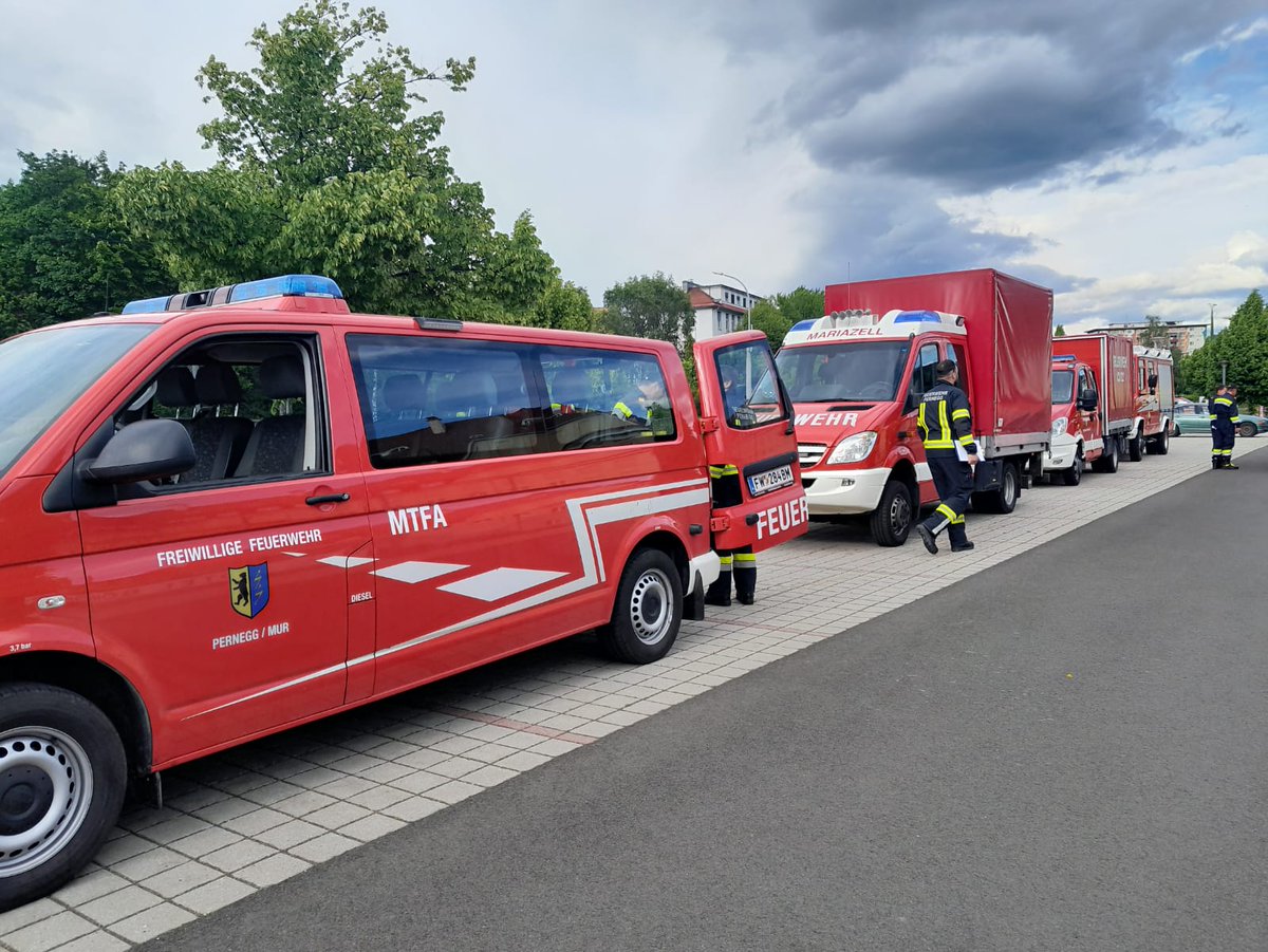 🚒 **FF Mariazell bei 24-Stunden-Katastrophenschutzübung im Einsatz** 📸 Mehr Infos, Bilder und Details zur Übung gibt’s auf unserer Homepage: 🔗 feuerwehr-mariazell.at #FFMariazell #KHD #24hÜbung #DrohneImEinsatz #Katastrophenschutz #Teamarbeit #Einsatzbereit