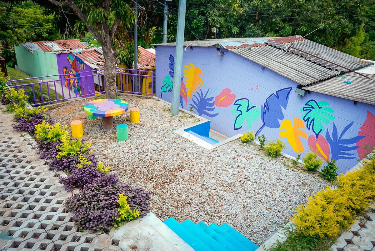 El Espectador (@elespectadorsv_) on Twitter photo La ministra de <a href="/ViviendaSV/">Ministerio de Vivienda - FONAVIPO</a>, <a href="/misol140/">Michelle Sol 🇸🇻</a>, y el Director Regional para América Latina de la Oficina de Coordinación y Desarrollo de Naciones Unidos, <a href="/RobertoValentUN/">Roberto Valent</a>, visitaron el Reparto La Campanera, en Soyapango, con el objetivo de observar los resultados del trabajo La ministra de <a href="/ViviendaSV/">Ministerio de Vivienda - FONAVIPO</a>, <a href="/misol140/">Michelle Sol 🇸🇻</a>, y el Director Regional para América Latina de la Oficina de Coordinación y Desarrollo de Naciones Unidos, <a href="/RobertoValentUN/">Roberto Valent</a>, visitaron el Reparto La Campanera, en Soyapango, con el objetivo de observar los resultados del trabajo