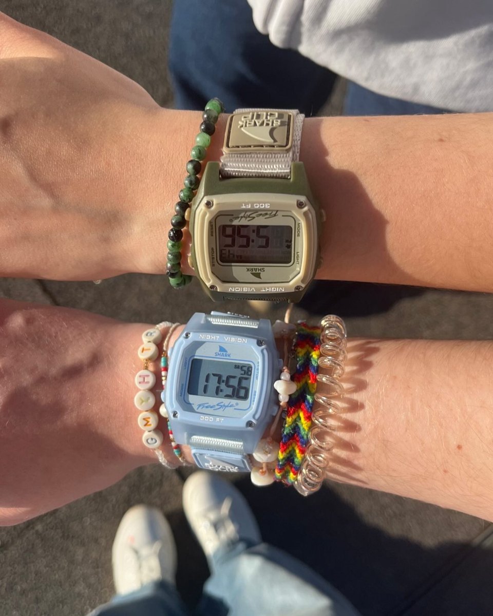 freestyle_watch's tweet photo. Shark Clip Sky + Ensenada = two moods, one perfect stack.
Retro energy. Summer ready. 

#FreestyleWatches #SharkClipStyle #WristCheck #AdventureTime #WatchDrop #SurfVibes https://t.co/A5pYdpjduj https://t.co/lvyGt4EEv1