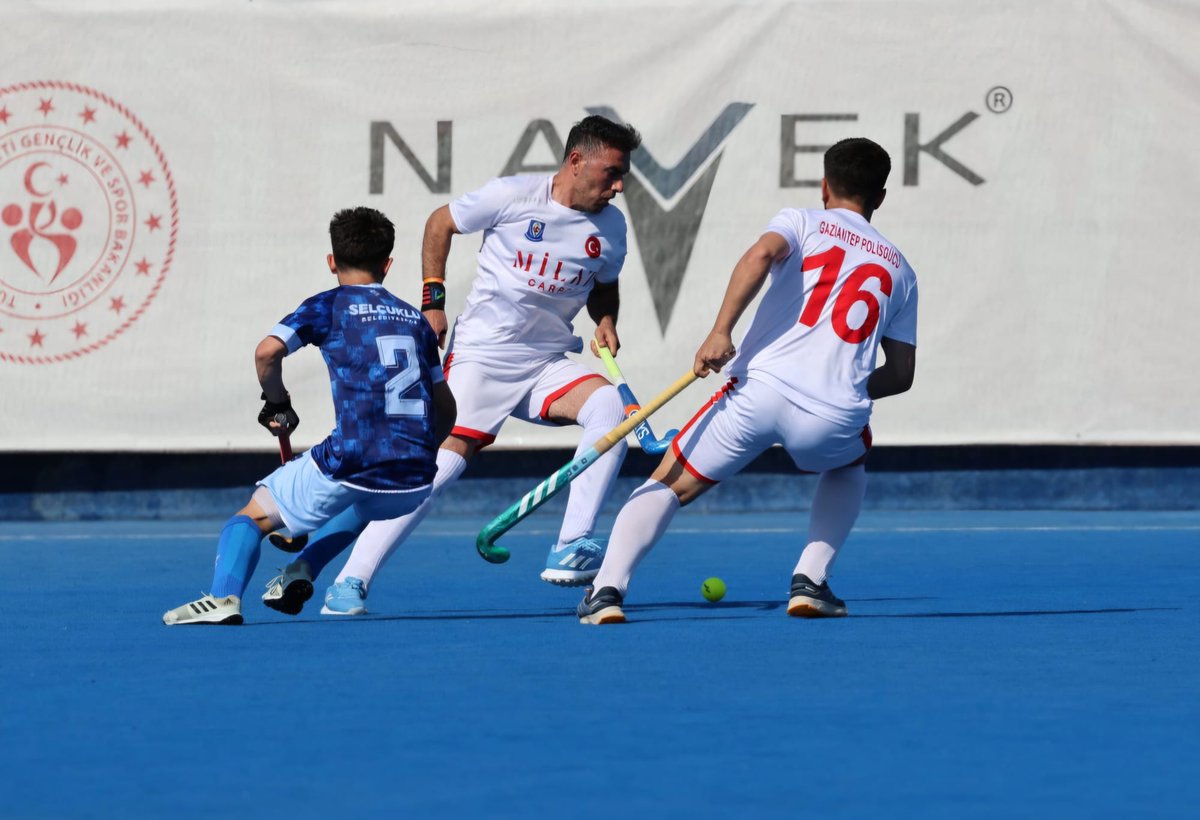 Süper Lig Play-Off'ta Hokeyin Sultan ve Kaplanlarının Gol Fırtınası Devam Ediyor gazianteptime.com.tr/foto/25060034/… <a href="/gantepvaliligi/">Gaziantep Valiliği</a> <a href="/polisgucuhokey/">G.ANTEP POLİSGÜCÜ</a> <a href="/kaplanmehmett1/">mehmet kaplan</a> <a href="/27Saman/">Mahmut Saman</a>