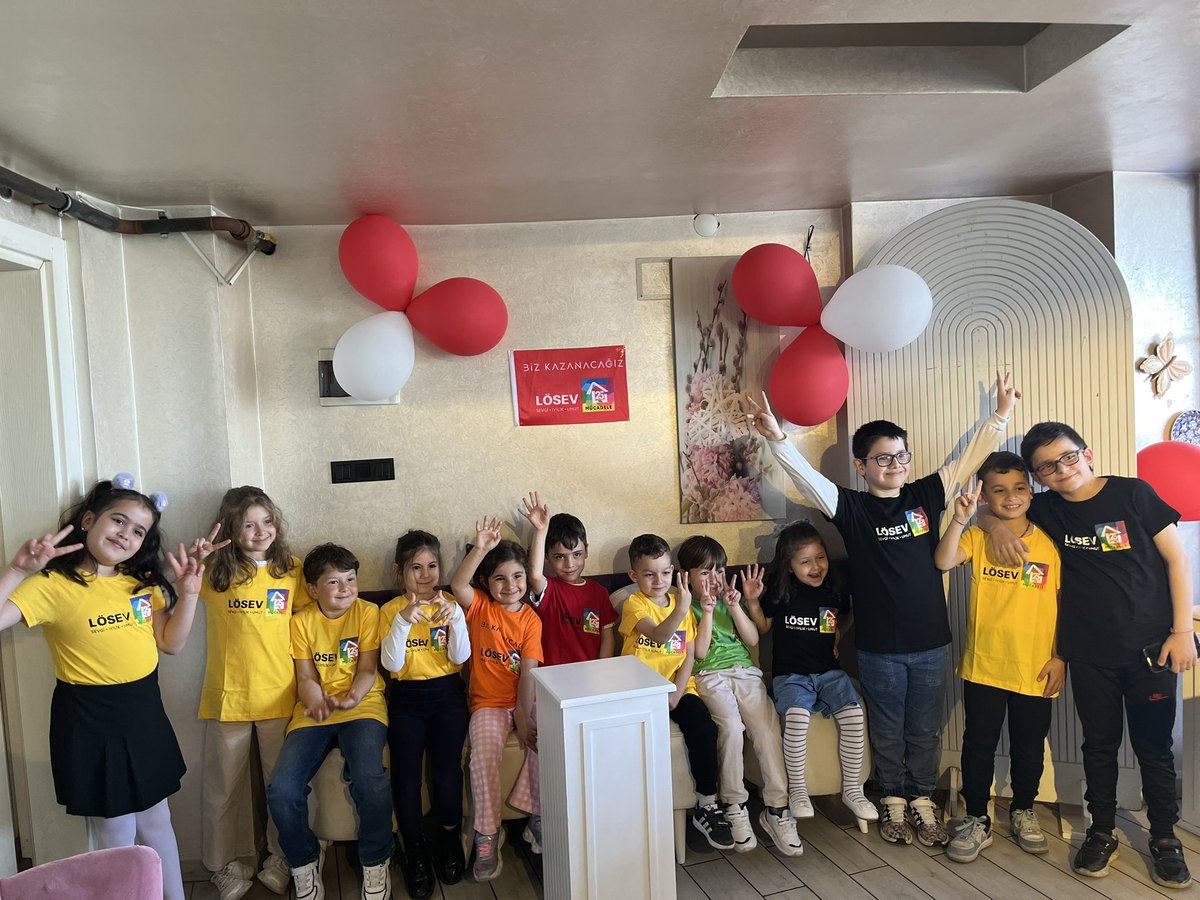 Zonguldak Merkez’de lösemili çocuklarımızla sabahın ilk ışıklarında bir araya geldik, birlikte kahvaltı yaptık, gülümsedik, umutla dolduk. O küçücük yüreklerin kocaman sevgisiyle bir kez daha iyiliğin gücüne inandık. 💛

<a href="/losev1998/">LÖSEV</a> 
<a href="/ustunezer/">Dr. Üstün EZER</a> 
<a href="/julidearifoglu/">Dr.Julide Arifoğlu</a> 
<a href="/mrvecetinkayaa/">merve çetinkaya</a>