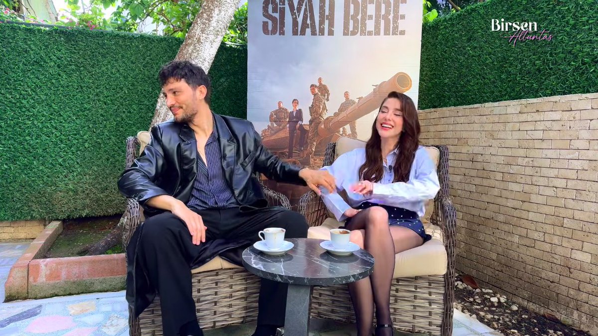 RahmaaInGi's tweet photo. B: "İlhan is someone who makes life easy &amp; acts according to his female partner Cemre couldn't stop praising him &amp; you're the same"
Ö: "He should be praised for real I would praise him everywhere"
İ: "I'm so ashamed now"
Ö: "You'll be praised more, let's praise you"

#ilhanşen https://t.co/8qvhnkXIwC