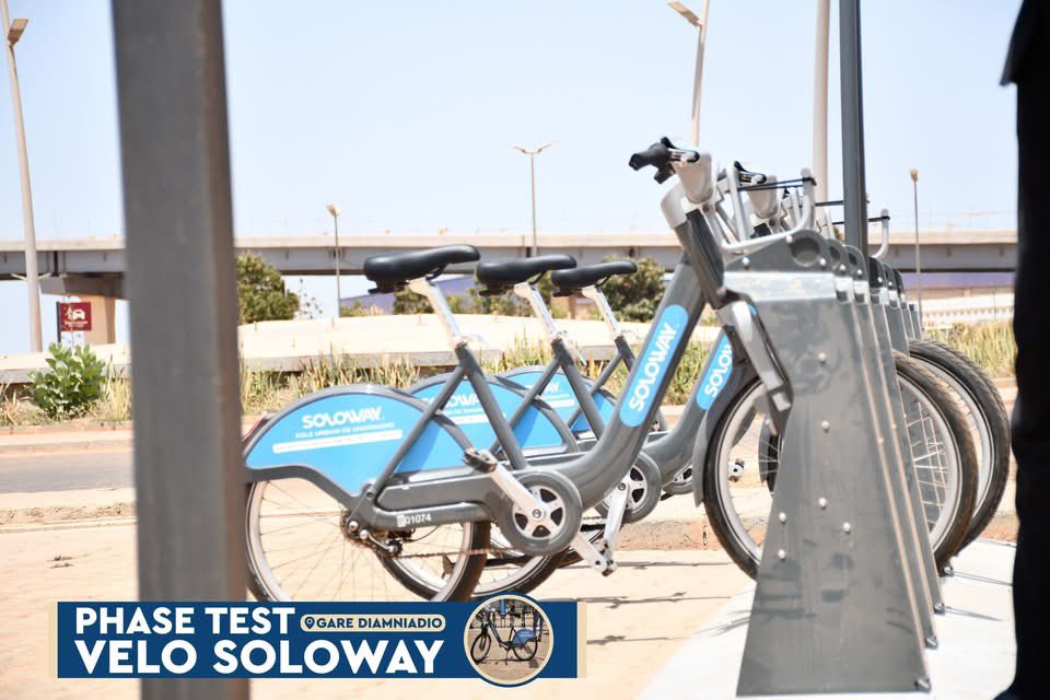 abdul_bakhy's tweet photo. Le TER Dakar accélère vers la mobilité durable !
Lancement des vélos Soloway en libre-service à la Gare de Diamniadio.
Objectif : 100 vélos pour faciliter les derniers kilomètres.
#MobilitéDurable #TERDakar #Soloway #Diamniadio https://t.co/gbvCUG59BM
