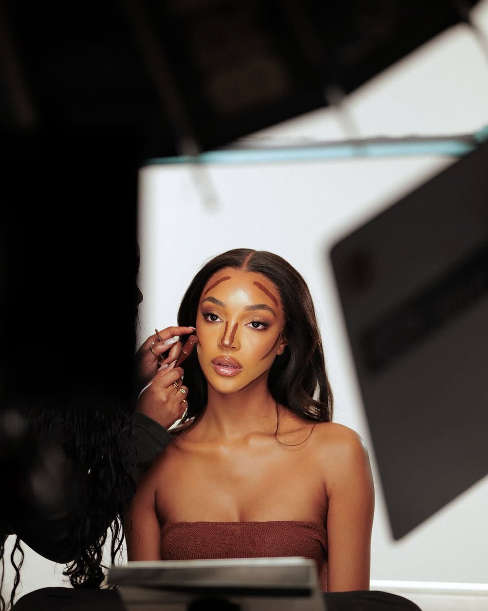 missjourdandunn's tweet photo. Staying snatched with @CTilburyMakeup Super Nudes https://t.co/M8GMrcZiEc