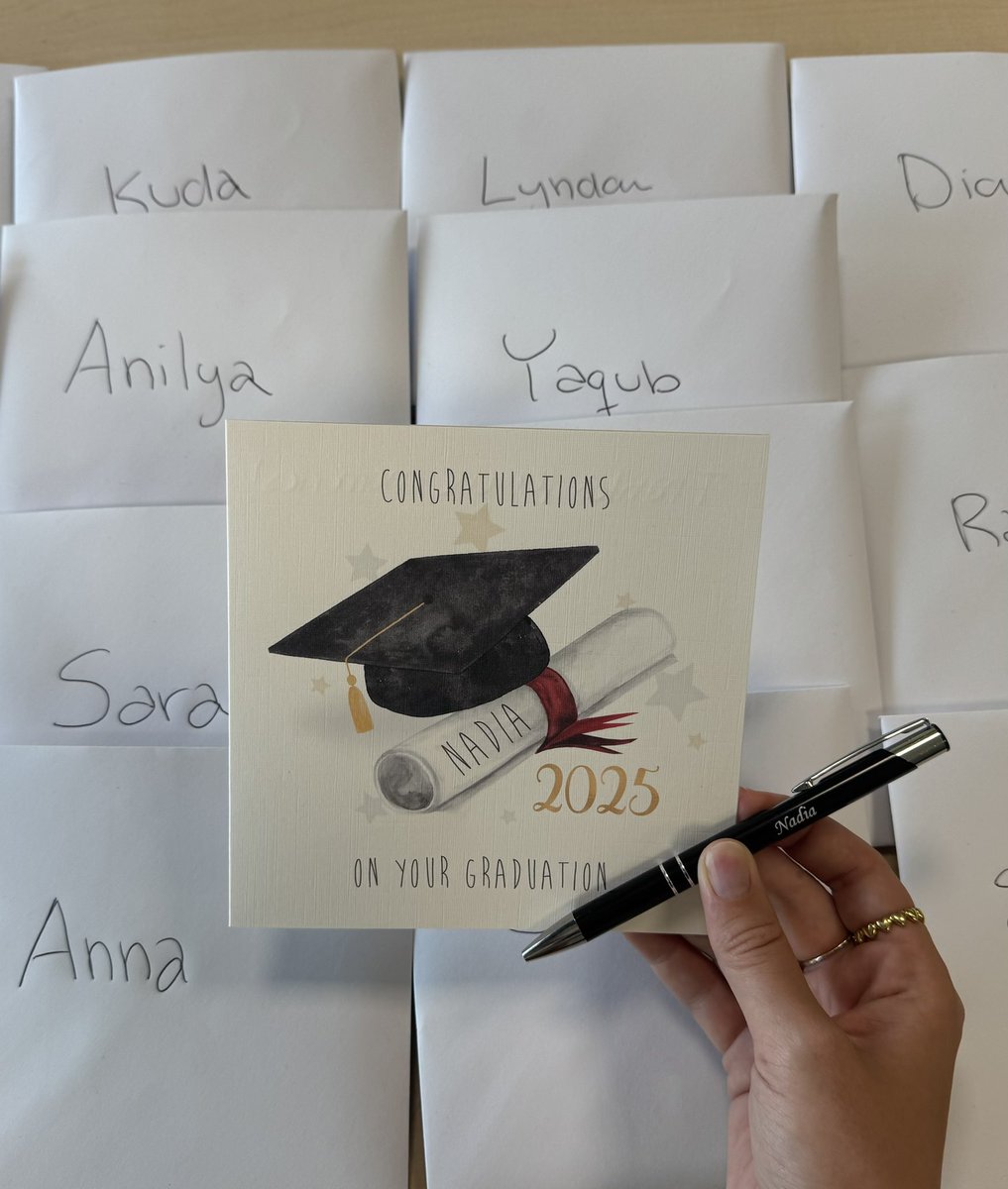 Miss M. Larsen tweet media