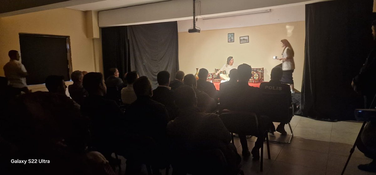 📌Gençlik Merkezimizde bugün Fotoğrafçılık kursumuzun ; Fotoğraf Sergisi , Kısa film ve Mini Tiyatro gösterisi sergilendi. Katılım sağlayanlara teşekkür ederiz.🌸 😇👏🏽💐💙