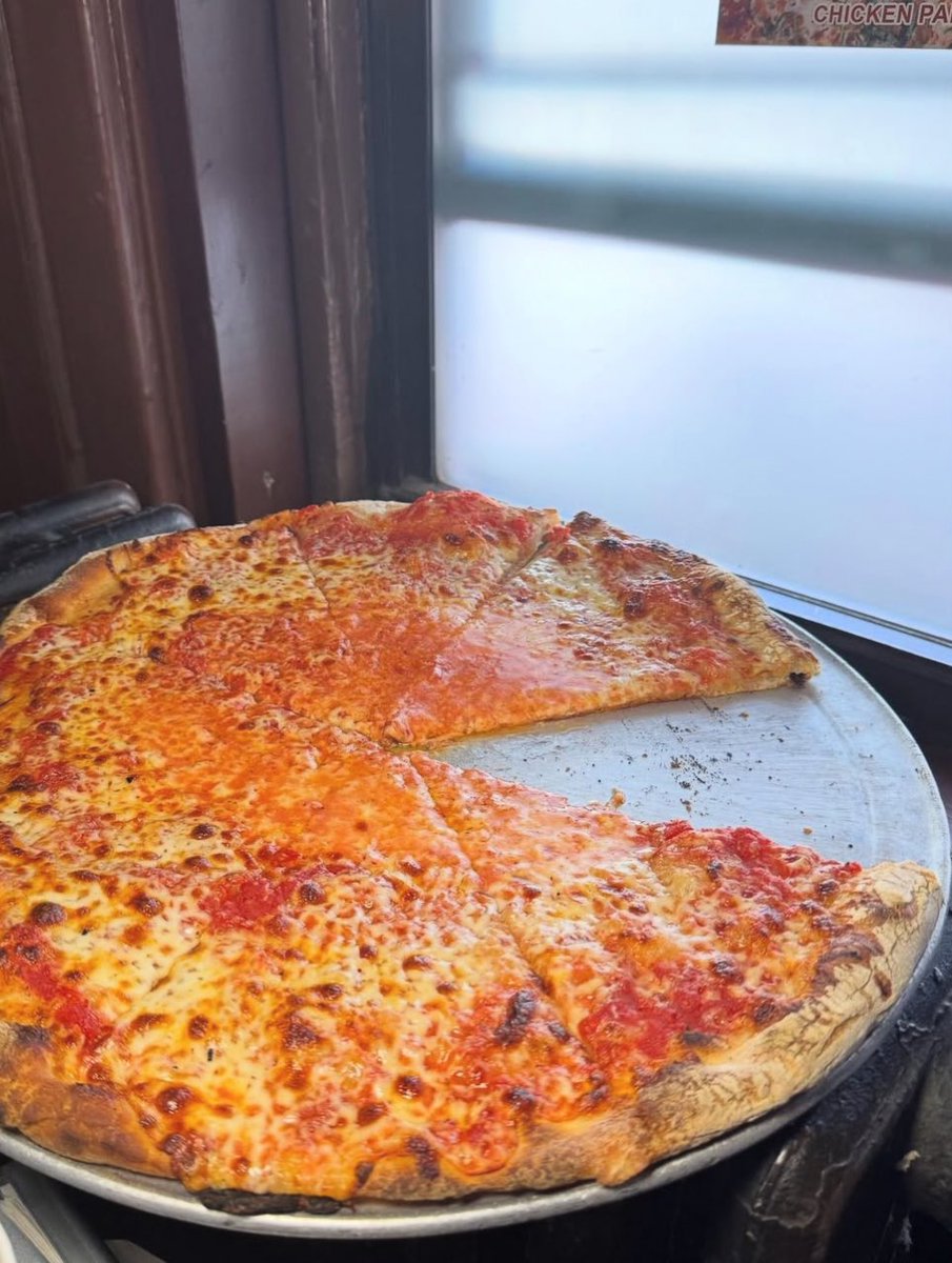 When you get back to the table and there’s already a slice gone 🤷‍♂️ 🍕
