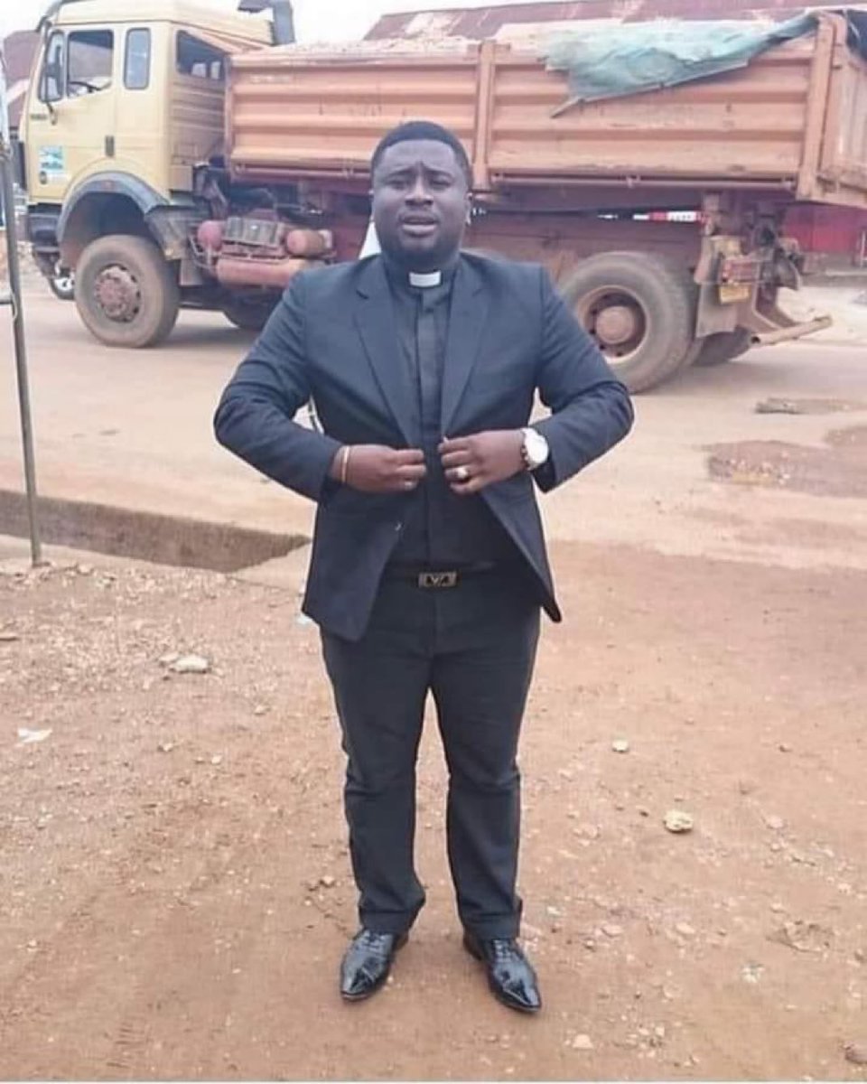 My preparation for Manchester United Funeral, let me see your outfit 🤣🤣🤣🤣🤣