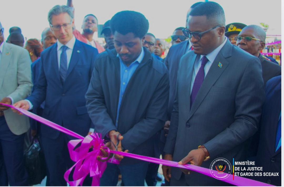 JusticeGouvCD's tweet image. ⚖️ Tanganyika : Le minetat de la Justice et Garde des Sceaux @ConstantMutamba inaugure le nouveau palais de justice à Kalemie ce mercredi 22 Mai 2025
