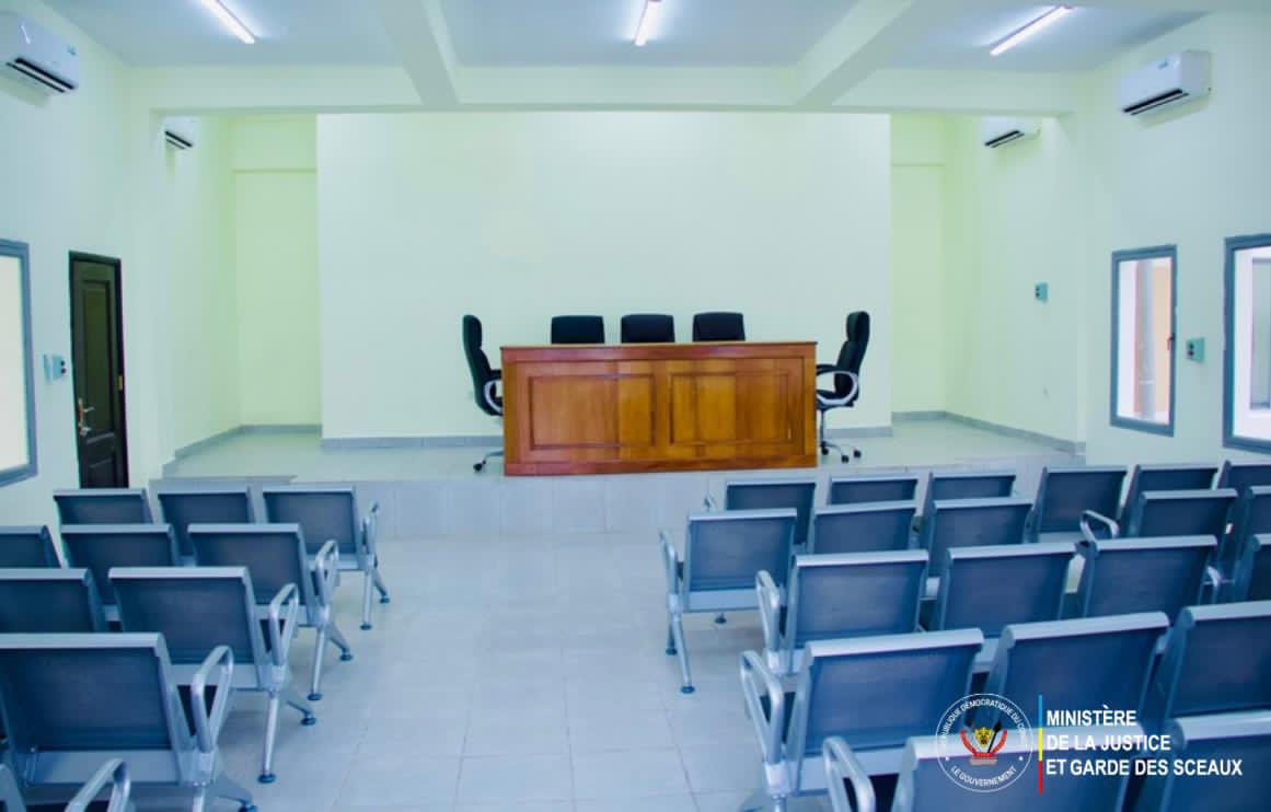 JusticeGouvCD's tweet image. ⚖️ Tanganyika : Le minetat de la Justice et Garde des Sceaux @ConstantMutamba inaugure le nouveau palais de justice à Kalemie ce mercredi 22 Mai 2025