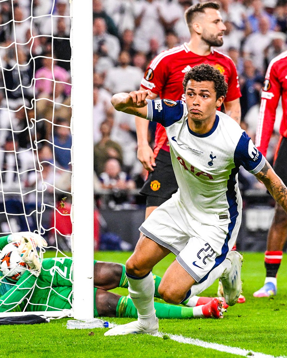 SPURS TAKE THE LEAD IN THE EUROPA LEAGUE FINAL 

Manchester United's defending though 🥴