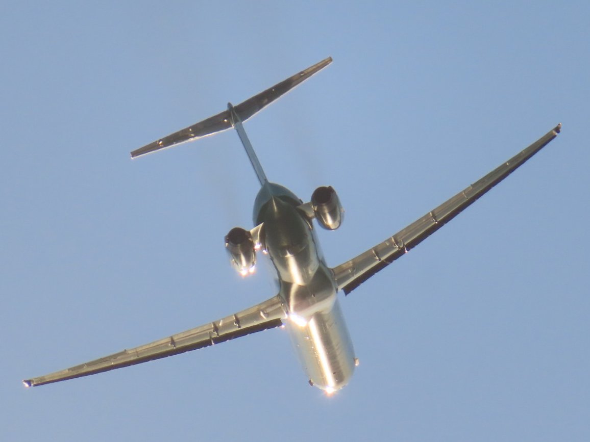 BloodyPolitics's tweet image. Very rare sight. A McDonnell Douglas plane heading into the evening sun and it's new home with #Tezjet. Prestwick to Varna. #avgeek #N984TW ex #AmericanAirlines 
fr24.com/3a704d4d
