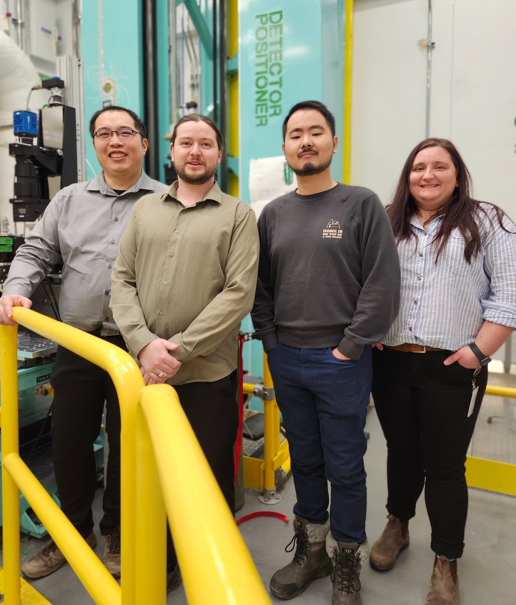 CanLightSource's tweet photo. #BehindTheLight: Our Strategic Support Group helps new synchrotron users navigate the CLS environment -- from determining the best experimental design, to picking beamline techniques, and collecting, processing, and publishing their data. Full story: https://t.co/0fNxa9HF4n https://t.co/S6TWJtiAue