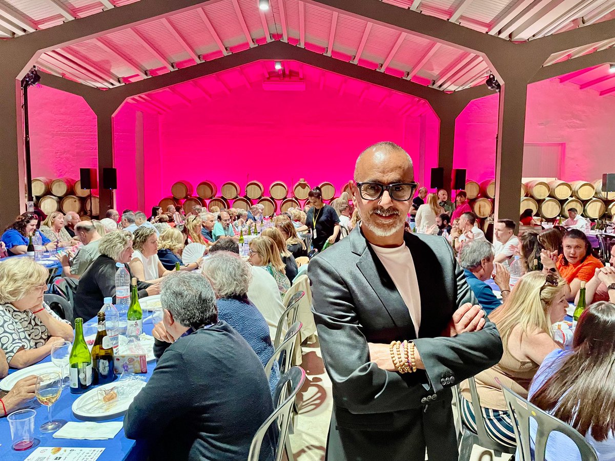 🙌🏻🙌🏻🙌🏻 Els monòlegs de Toni Cruz al celler de Raimat!

🐌 #SetmanaFecoll #AplecLleida
Programa aplec.org/ca/asociacion/…