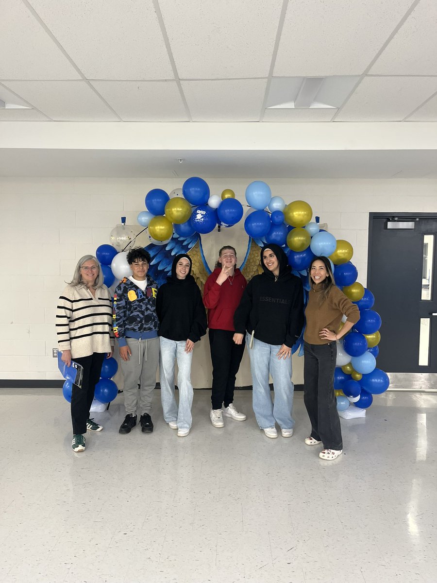 Jennifer Trinh (@trinh_babbles) on Twitter photo Guess what’s planned for tomorrow morning? Hint: #Classof2025 invited to a special meal at 8:30am courtesy of Principal Kidd. See you there! <a href="/GlenforestSS/">Glenforest SS</a> <a href="/principalkidd1/">golferkiddler</a> <a href="/PeelSchools/">Peel District School Board</a> #GradBreakfast Guess what’s planned for tomorrow morning? Hint: #Classof2025 invited to a special meal at 8:30am courtesy of Principal Kidd. See you there! <a href="/GlenforestSS/">Glenforest SS</a> <a href="/principalkidd1/">golferkiddler</a> <a href="/PeelSchools/">Peel District School Board</a> #GradBreakfast