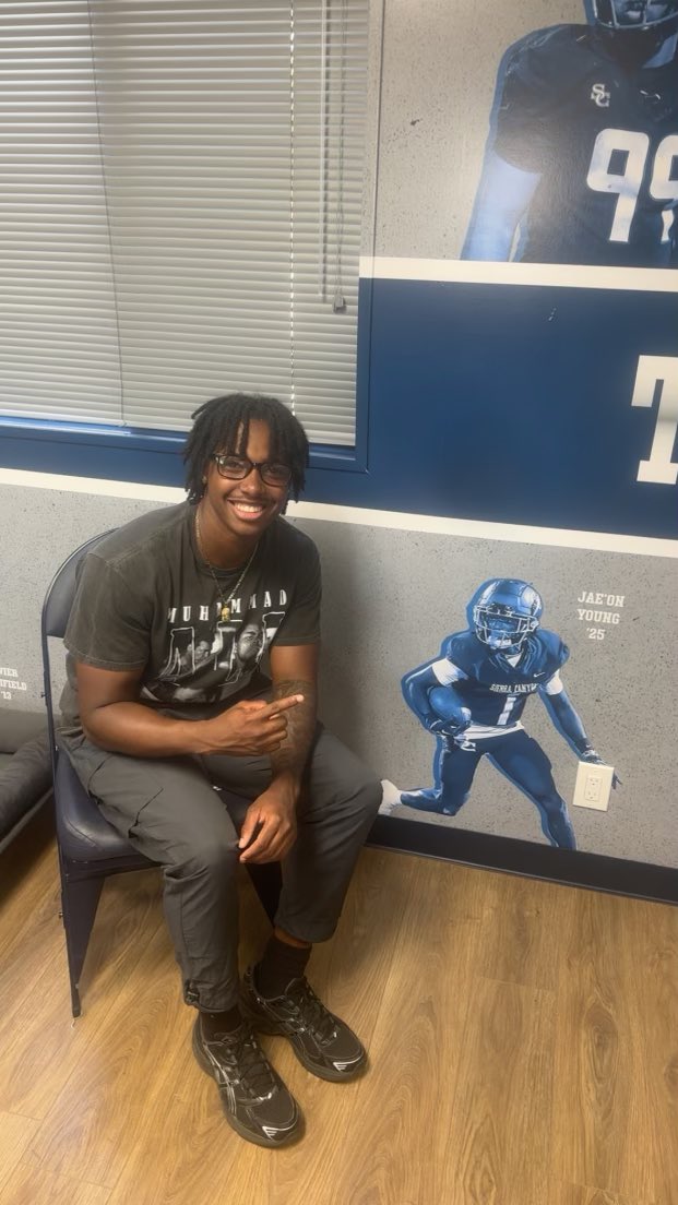 Jae’on Young (@j1young_) on Twitter photo Honored to be put in my Alma Mater’s coaches office and team room! Big Thank You to my Head Coach, Coach House. Blazer For Life! <a href="/SierraCanyonFB/">Sierra Canyon FBall</a> #BallersWithBrains Honored to be put in my Alma Mater’s coaches office and team room! Big Thank You to my Head Coach, Coach House. Blazer For Life! <a href="/SierraCanyonFB/">Sierra Canyon FBall</a> #BallersWithBrains