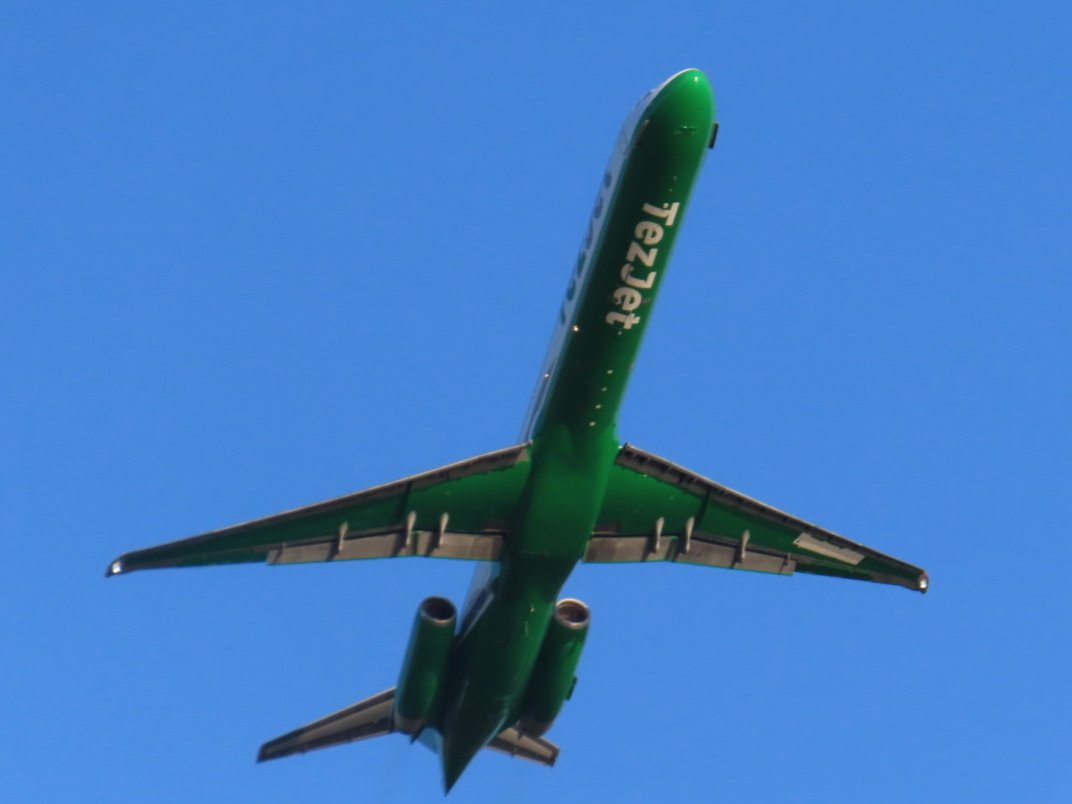 BloodyPolitics's tweet image. Very rare sight. A McDonnell Douglas plane heading into the evening sun and it's new home with #Tezjet. Prestwick to Varna. #avgeek #N984TW ex #AmericanAirlines 
fr24.com/3a704d4d