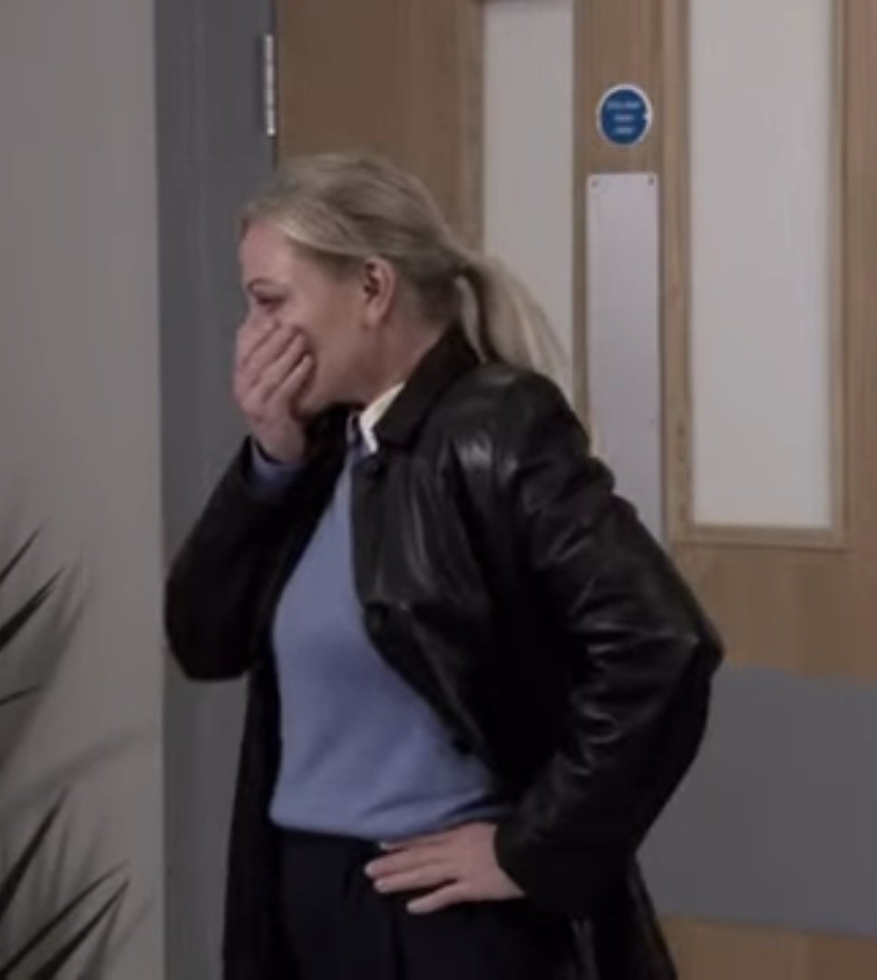 flissfrost82's tweet photo. Lisa's not even heard the voicemail yet. We are not emotionally stable enough for this ๐ฅบ๐ฅบ๐ฅบ #Corrie #RIPCraig https://t.co/EgRgg3NcHx