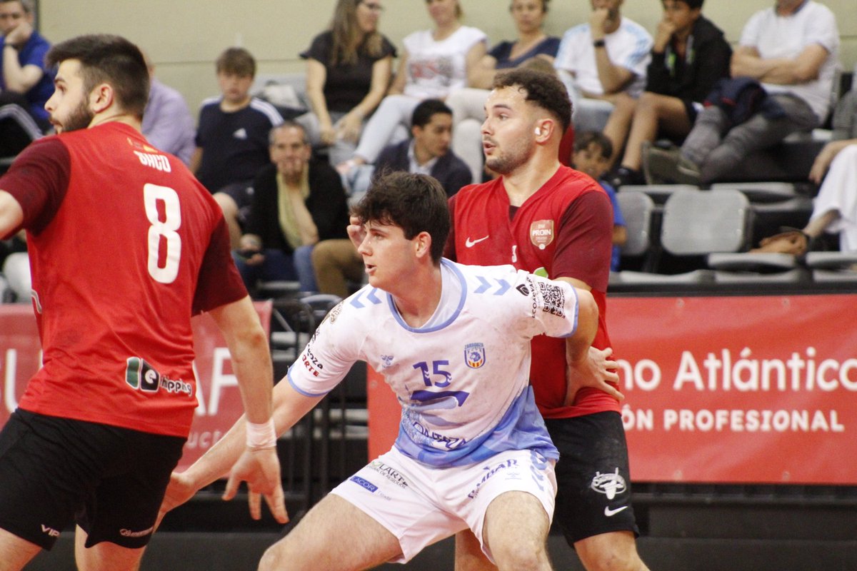 ZaragozaBM's tweet photo. ¡FINAL DEL PARTIDO!
🔥Victoria en casa en el primer asalto del play-off de ascenso ante BM. Proin.🦁

@ZaragozaBM 2️⃣7️⃣
@bm_prointegrada 2️⃣5️⃣

💙 ¡Gracias afición por empujar al equipo en cada minuto!👏🏽

#ÚneteAlPoderdelRugido
#BmContazaraZaragoza https://t.co/wesxfMMAXy