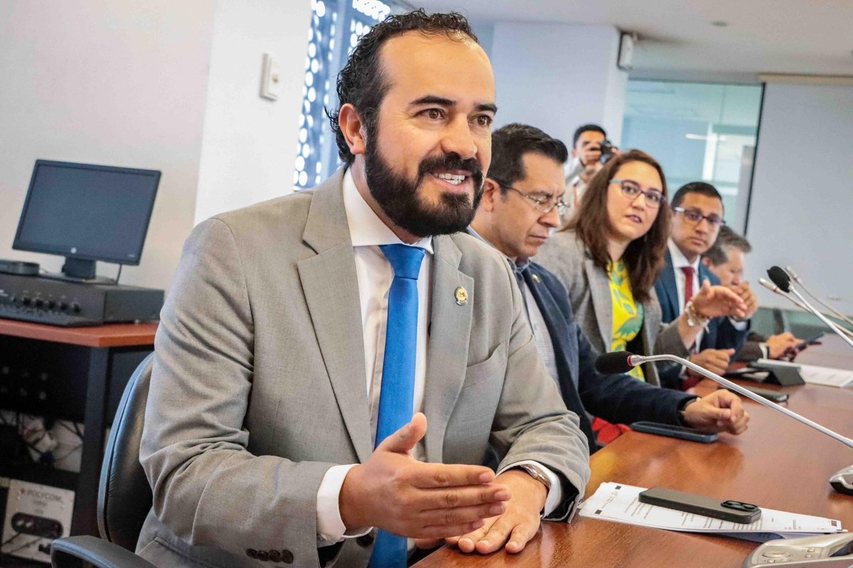 Hoy nos reunimos con <a href="/LuciaPozoMOK/">Lucia Pozo Moreta</a>, presidenta de la Comisión de GAD de <a href="/AsambleaEcuador/">Asamblea Nacional</a>.

Juntos, hemos trazado una hoja de ruta para coordinar acciones en temas esenciales como: 

➡️Asignación de recursos
➡️Gestión municipal