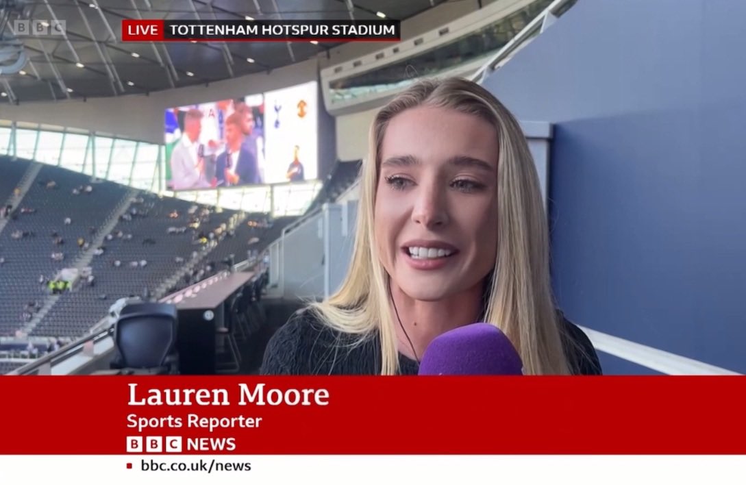 lauren moore (@lauren_k_moore) on Twitter photo Covering the Europa League Final from Tottenham Hotspur’s Stadium LIVE on <a href="/BBCNews/">BBC News (UK)</a> and <a href="/BBCLondonSport/">BBC Sport London</a> ⚽️
(do excuse the facial expression I’m very animated😂😂) Covering the Europa League Final from Tottenham Hotspur’s Stadium LIVE on <a href="/BBCNews/">BBC News (UK)</a> and <a href="/BBCLondonSport/">BBC Sport London</a> ⚽️
(do excuse the facial expression I’m very animated😂😂)
