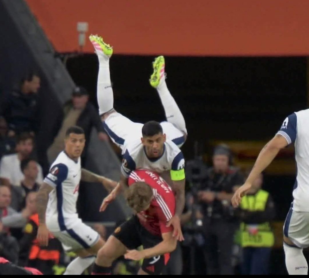 Oppositionlea10's tweet photo. HT
Tottenham Hotspur 1-0 Manchester United 
Spurs are just 𝟒𝟓 minutes away from lifting their first trophy since 2008 🏆 https://t.co/SO01fit7jw