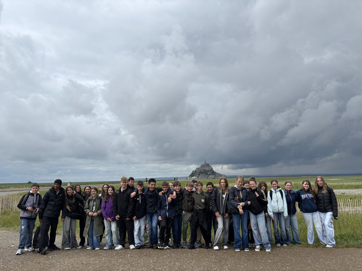 Les élèves français et allemands appréhendent la notion de patrimoine mondial lors de la visite du Mont-Saint-Michel. #engagement #DevoirDeMémoire <a href="/EUErasmusPlus/">Erasmus+</a> <a href="/dsden50/">DSDEN 50</a> <a href="/ClgLeFerronay/">Collège Le Ferronay</a> <a href="/Drareicnormande/">DRAREIC Normandie</a> <a href="/ofaj_dfjw/">🇫🇷 OFAJ_DFJW 🇩🇪</a> <a href="/VilleCherbourg/">Ville de Cherbourg-en-Cotentin</a>