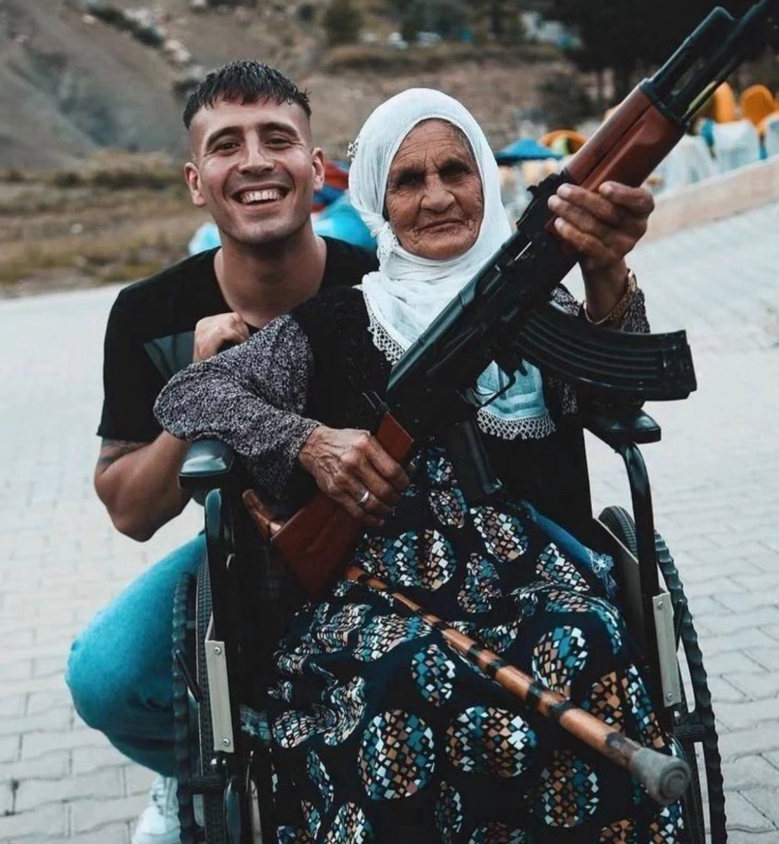 no context sıfır bir tweet media