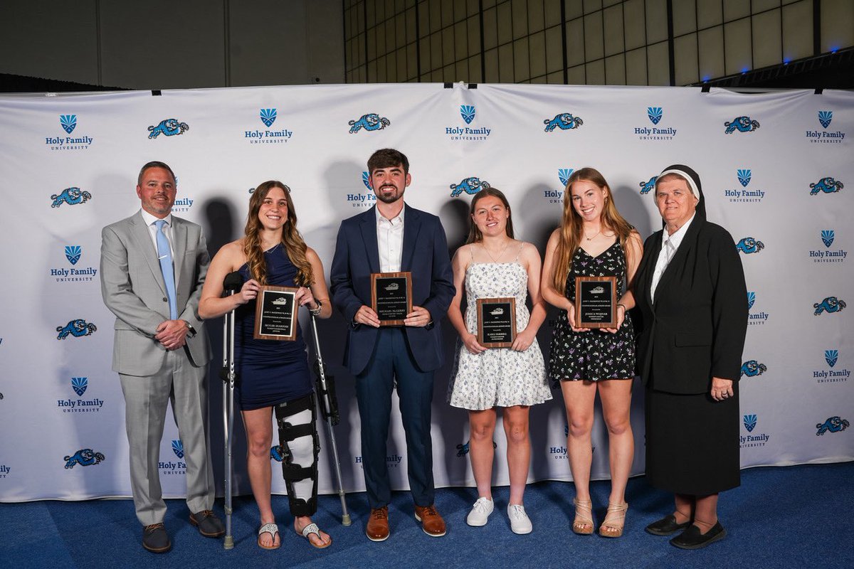 The Janet V. Mackiewicz Endowed Scholar-Athlete Award is given annually to athletes, from each grade level, with the highest GPA (tiebreaker is total credits). 

Freshman - Jessica Wojnar ⚽️ 

Sophomore - Karli Farrell ⚽️ 

Junior - Skyler Searfoss 🏀 

Senior - Mike McGerry 🏃