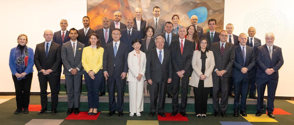 El Consejo de Administración Honorario de <a href="/UNISNYC/">UNIS</a> se ha reunido hoy en ONU 🇺🇳.

Desde 1997, España 🇪🇸 colabora con UNIS a través de la Sección Española, coordinada por <a href="/AccEducativaExt/">Acción Educativa Exterior</a>. Hoy, +800 alumnos estudian español.

🤝 Gracias, UNIS, por impulsar la educación multilingüe.