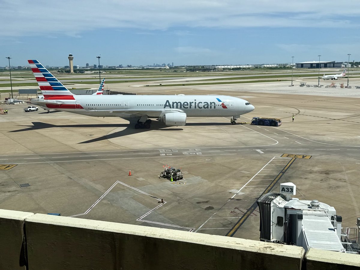 ArtAcevedo's tweet image. I love aviation and flying @AmericanAir. About to start final leg of a business trip. Any guesses as to where I am about to board another on time flight? AA, you can’t play. #RelationalPolicing